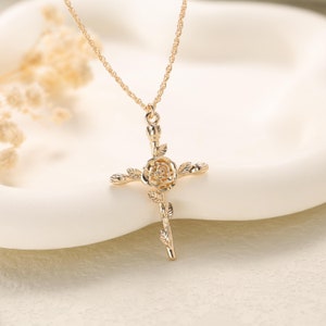 Personalisierte Daisy Blume Anhänger Halskette|Familien Halskette|Kreuz Anhänger Kette|Personalisischer Schmuck|Jubiläum Halskette|Geschenk für Sie