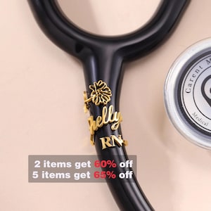 ID-tag RN-stethoscoop|Stethoscoop gepersonaliseerd naamplaatje met geboortebloem|Stethoscoopbedel|Cadeau voor afstuderen verpleegkundige|RN-cadeau|Cadeau voor arts