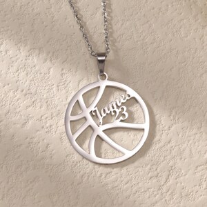 Benutzerdefinierte Name und Nummer Basketball Halskette | Personalisierte Sport Name Halskette | Team Sport Nummer Halskette | Basketball Trainer Geschenk für Sportler