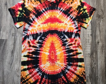 キノコの手染めタイダイTシャツ。大人用Sサイズ