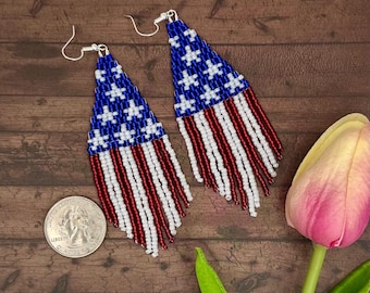 Handgenaaide rocailles met Amerikaanse vlag en sterrenoorbellen