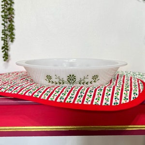 Vintage Glasbake Divided Casserole Dish & Reversible Placemats | Vintage Christmas Decor Green Red Table Decor