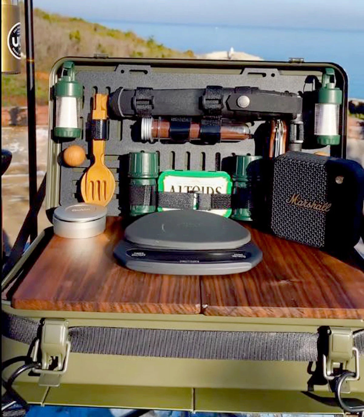 Camp kitchen chuck box - Etsy 日本