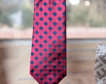 Vintage 1990s Tommy Hilfiger Necktie / Red Burgundy Navy Diamond / Rare Crest Logo Label / Green Silk Keeper / Late 90s Vintage Prep