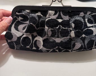 Coach Vintage Chenille Signature Kisslock Clutch Black Gray Pleated Frame, Style 3584