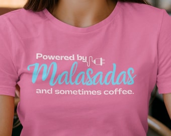 Camiseta Malasadas, Powered by Malasadas y a veces camisa café, Hawaii Foodie Tee, Cultura portuguesa, Estilo hawaiano, Tee rosa
