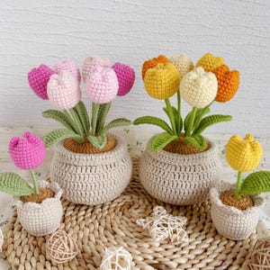 Tulipano fatto a mano Flowerport / Lavoro all'uncinetto finito / Fiore all'uncinetto