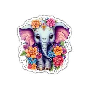 Könnte beinhalten: Eine skurrile Illustration eines Baby-Elefanten, umgeben von bunten Blumen. Der Elefant ist hellblau mit rosa Ohren und einem Blumenkranz. Die Blumen sind in Orange-, Rosa- und Blautönen gehalten und schaffen ein lebendiges und fröhliches Design.