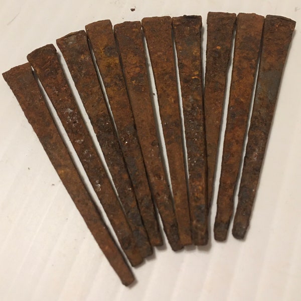 VINTAGE RUSTY SQUARE Nails/Salvaged Nails/Steampunk/Assemblage/Metal Art