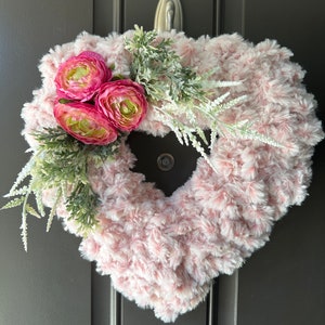 Pink Valentine&#39;s Day Heart Wreath, Valentine&#39;s Yarn Heart Wreath, Holiday Wreath, Mother&#39;s Day Wreath, Spring Wreath