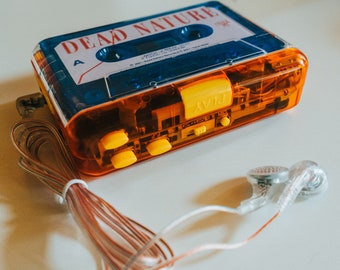 Lecteur de cassettes stéréo portable - Lecteur élégant/moderne - Transparent orange/blanc/bleu/rose (neuf)