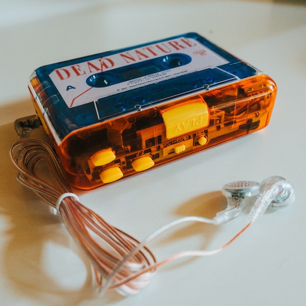 Lecteur de cassettes stéréo portable - Lecteur élégant/moderne - Transparent orange/blanc/bleu/rose (neuf)