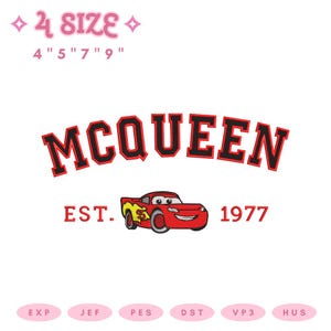 Puede incluir: Sobre un fondo blanco, un diseño rojo y negro con la palabra "MCQUEEN" en arco. Debajo, un coche de dibujos animados rojo con el número 95. También está presente el texto "EST. 1977".