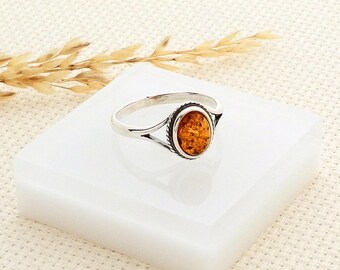 Silver and genuine amber ring size 55