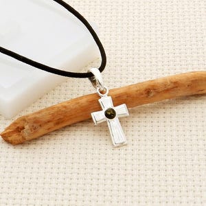 Small cross pendant in amber and silver