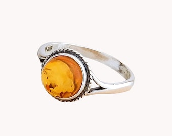 Silver and genuine amber ring size 57