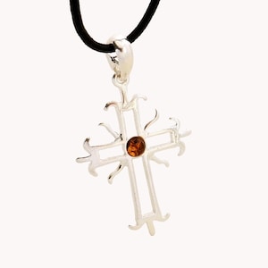 Cross pendant in amber and silver