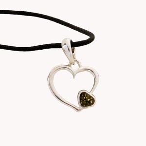Heart pendant in silver and real green amber