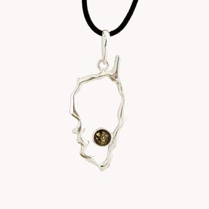 Pendentif grande carte Corse en ambre vert et argent