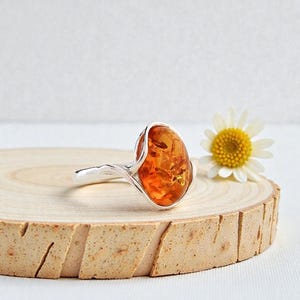 Ring in silver and genuine amber