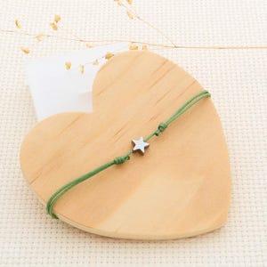 Armband für Erwachsene mit kleinem Stern aus Hämatitstein auf Kordel