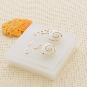 Saint Lucia&#39;s Eye Heart Earrings in Silver