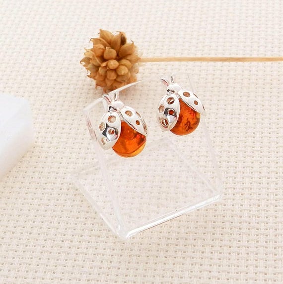 Orecchini Coccinella In Argento 925 Con Ambra Color Cognac: Gioielli Unici Ispirati Alla Natura