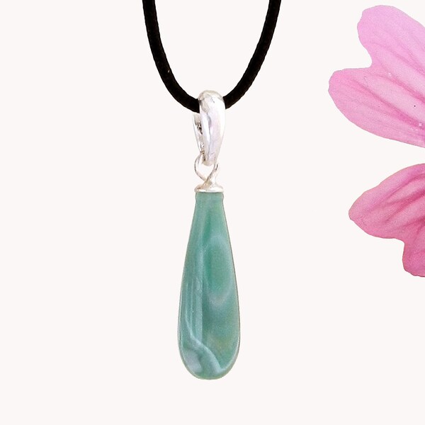 Pendentif en pierre naturelle Agate verte sur argent