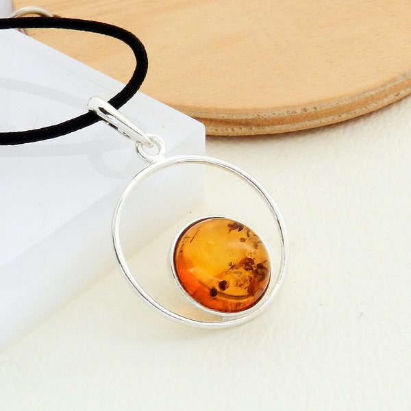 Pendentif cercle en ambre et argent