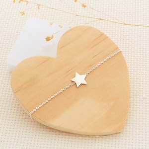 Women&#39;s silver bracelet with star motif