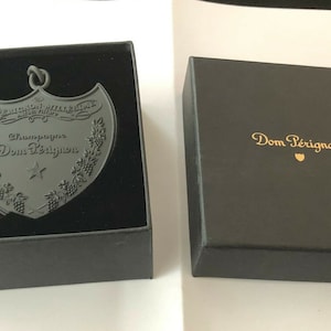 DOM PERIGNON Champagne Pewter Metal Tradmark Shield KEYRING Handbag Charm Vintage Branded Box