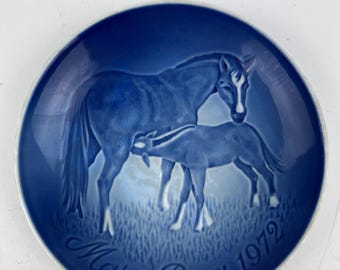 Anni '70 Anni '80 B&G Bing Groendahl Grøndahl Piatto da parete Festa della mamma Mors Dag Copenhagen Danimarca Piatto 1972 Cavalli