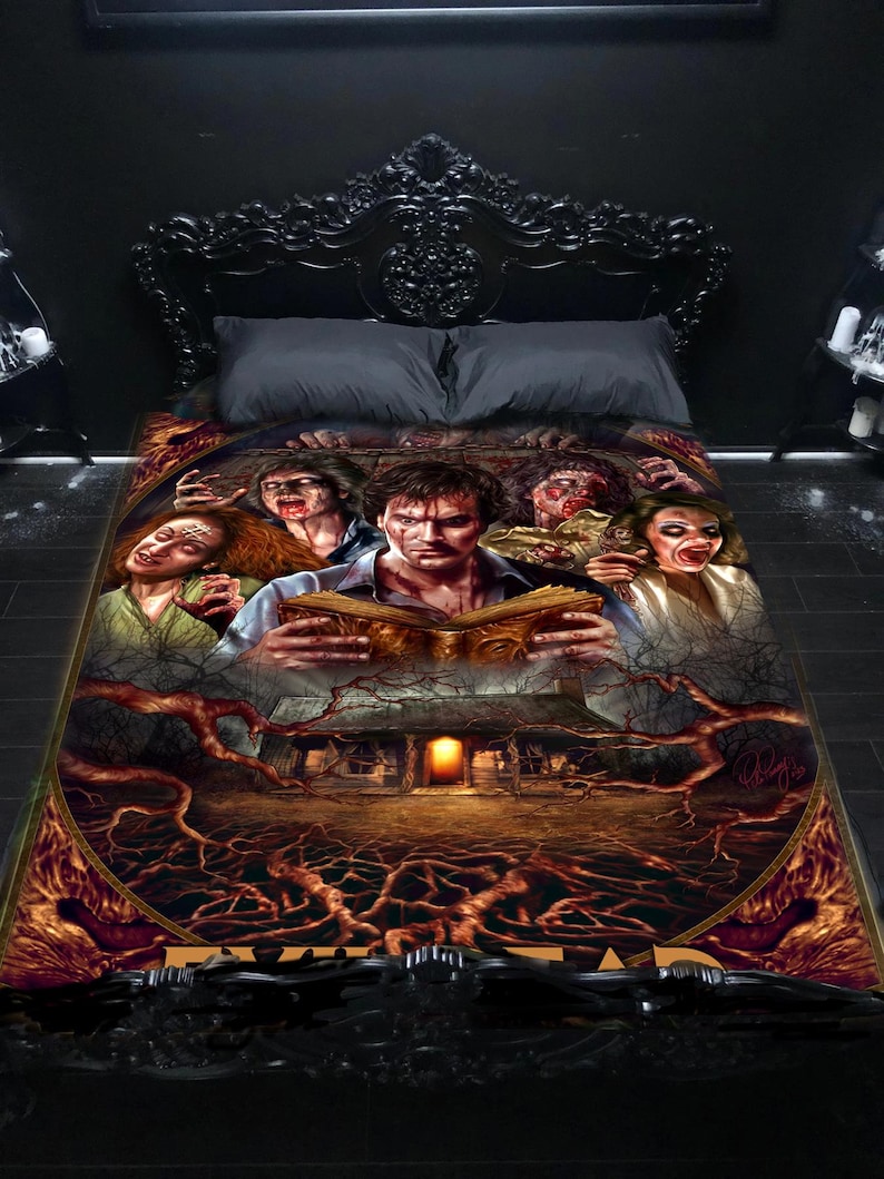 Pu&ograve; includere: Una coperta a tema horror con un gruppo di zombie con un libro al centro. La coperta ha uno sfondo scuro con un bordo rosso e dorato. Il testo "Evil Dead" &egrave; visibile nella parte inferiore della coperta.