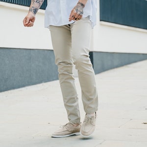 Men&#39;s Slim Fit Cream Chino Trousers: Stretch Cotton Twill Pants