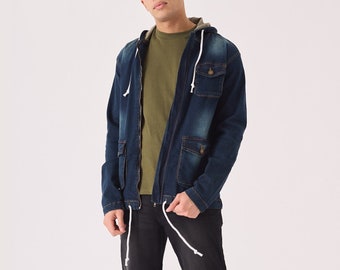 Herren Jeansjacke mit Kapuze: Mid Blue Wash, Stretch-Baumwollmischung, Utensilientaschen