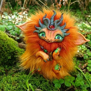Creatura fantasy fatta a mano | Bambola artistica pelosa | Peluche da collezione OOAK | Bestia mitica snodabile | Regalo fatto a mano