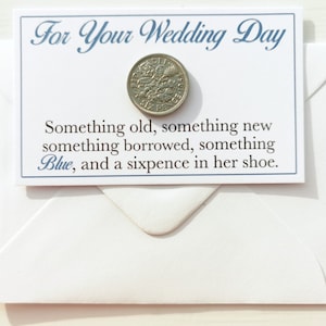 Lucky Sixpence für ihren Schuh, etwas Altes, etwas Neues, etwas Geliehenes, etwas, blaue Münze auf Luxuskarte mit Luxusumschlag