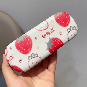 Kawaii Hard Clamshell Glasses Case Cute Printed Strawberry Glasses Storage, 16 x 7 x 4 cm