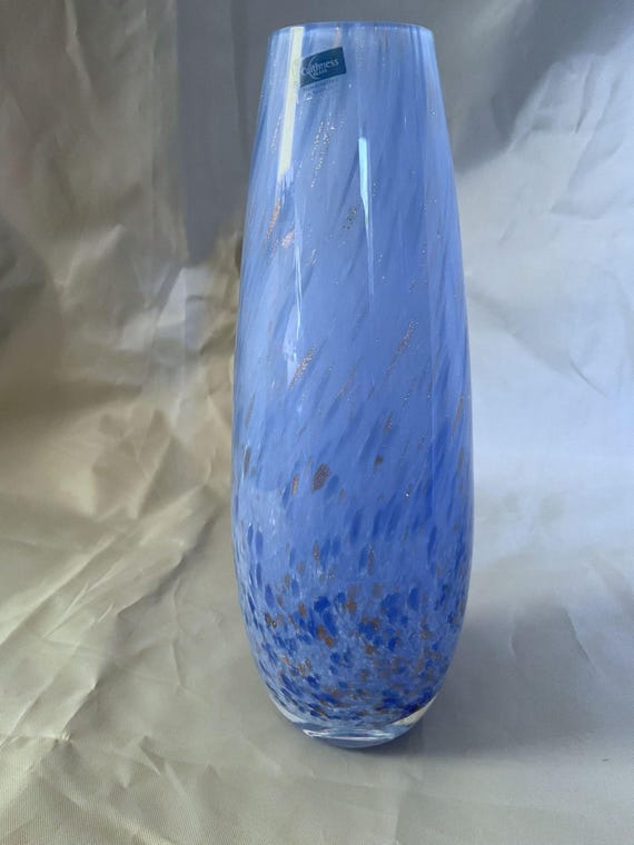 ケイスネス・アートガラス花瓶：スコットランドの手吹きブルーゴールド