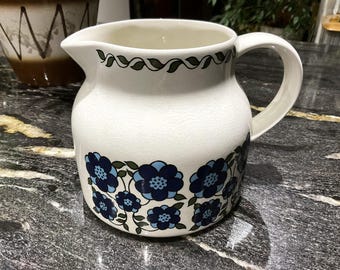 Retro 1970s Taunton Vale Jug: Blue Daisy Flower Design