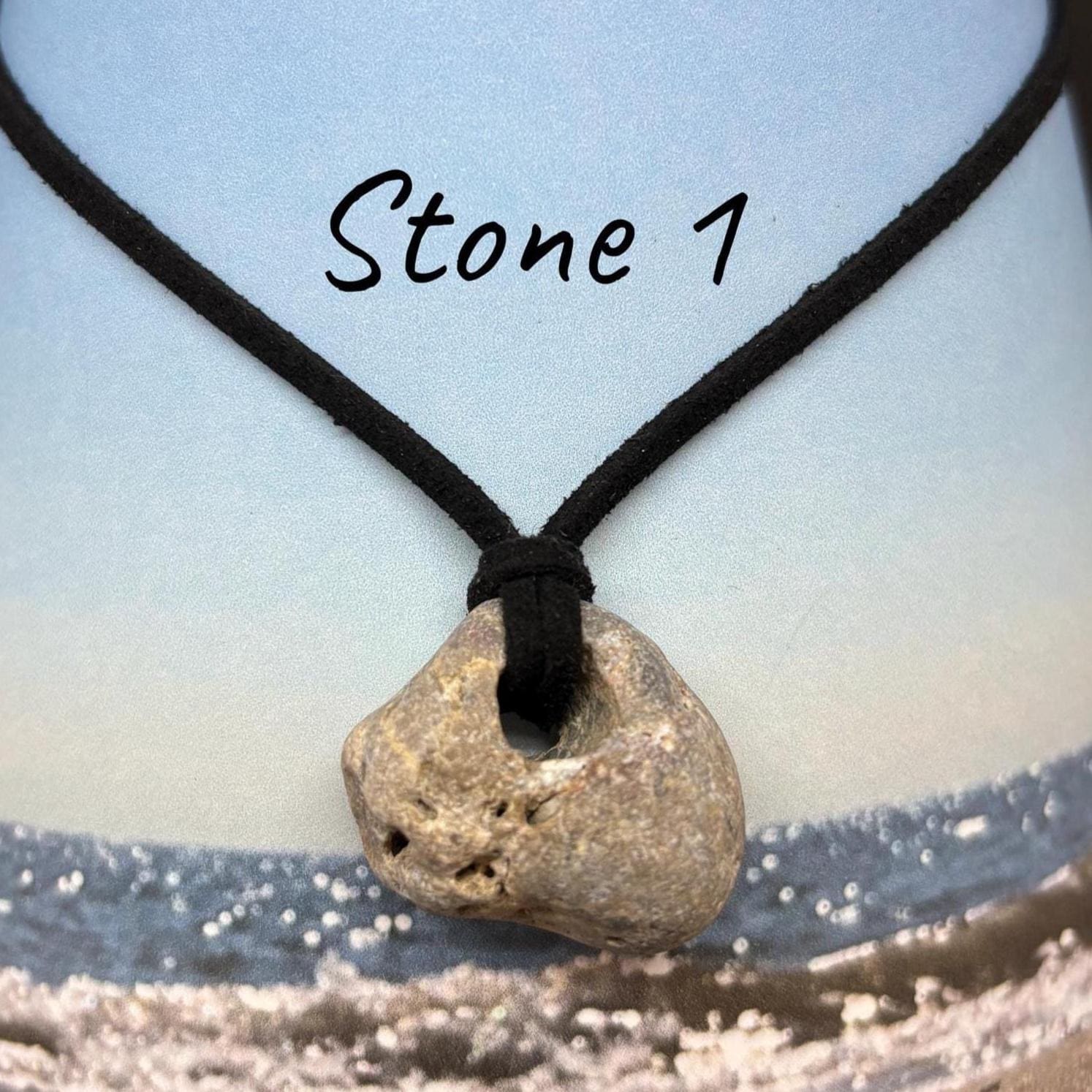 【人面石】アダーストーンAdder stoneハグストーン　ウィッチズストーン ウイッチズストーン(Witches Stone) - Oriental Wicca Web