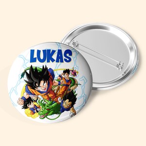 Badge di compleanno personalizzato per bambino, badge da 44 mm personalizzato con il nome di tuo figlio - regali per gli ospiti/accessorio di compleanno