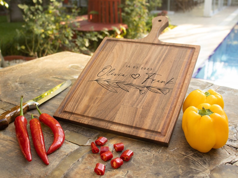 Personalized Cutting Board, Custom Wood Cutting Board, Engraved Wedding Gift, Engagement Gift For Couple, Unique Bridal Shower, Couple Gift zdjęcie 3