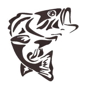 Op de afbeelding: Zwart-witte gestileerde illustratie van een baars die uit het water springt. De vis is afgebeeld in een tribale stijl met ingewikkelde details.