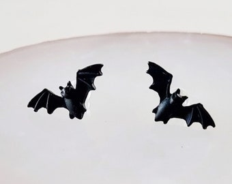 Pendientes minimalistas de murciélago negro: pendientes de bruja, joyería de Halloween