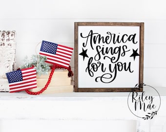 Rustic America Sings Wood Sign: Patriotic Farmhouse Wall Decor
