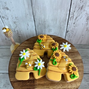 Fake Bee hive sugar cookies, faux bee hive sugar cookies, fake cookies, fake bake cookies, faux bee cookies, fake bee cookies