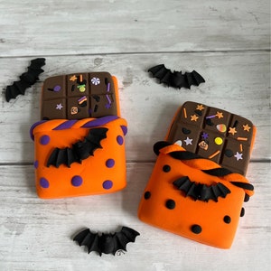 Faux Halloween candy bar, Fake Halloween candy bar, spooky candy bar, Halloween sweet treats, Halloween decor
