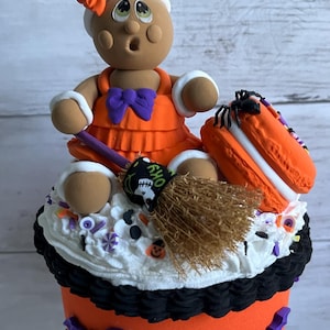 Faux Halloween Gingerbread Cake: Whimsical Tiered Tray Decor