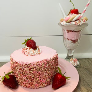 Faux Crunchy Strawberry Sundae, Fake Crunch Strawberry Sundae ...